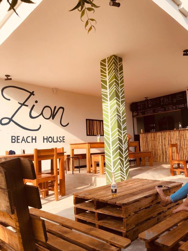 Zion House Hostel *