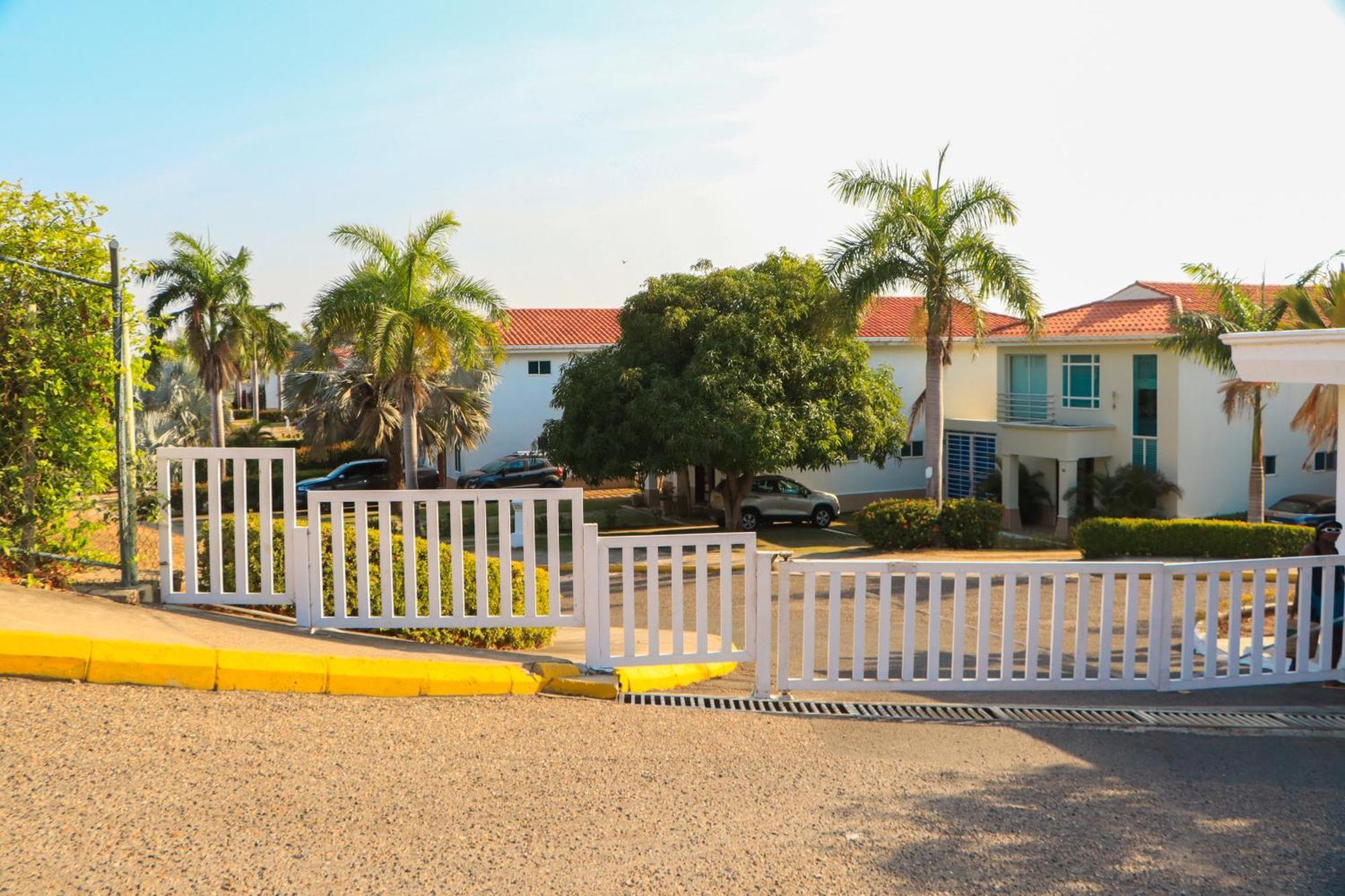 Casa Arcoiris: Espectacular Casa En Con Acceso Directo A La Playa * Cartagena