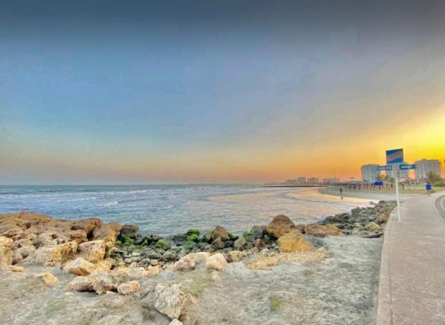 Great Sunsets & Sea Views, Near Beach&downtown Apartment *