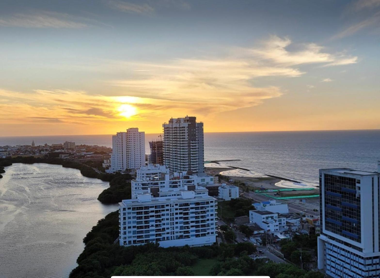 Apartment Great Sunsets & Sea Views, Near Beach&downtown