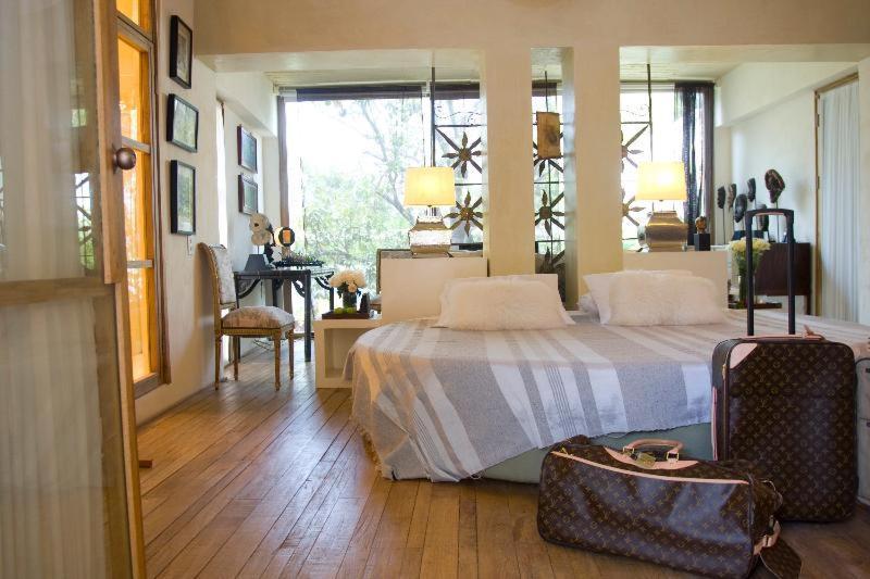 Casa Lola Deluxe Gallery Hotel 5*