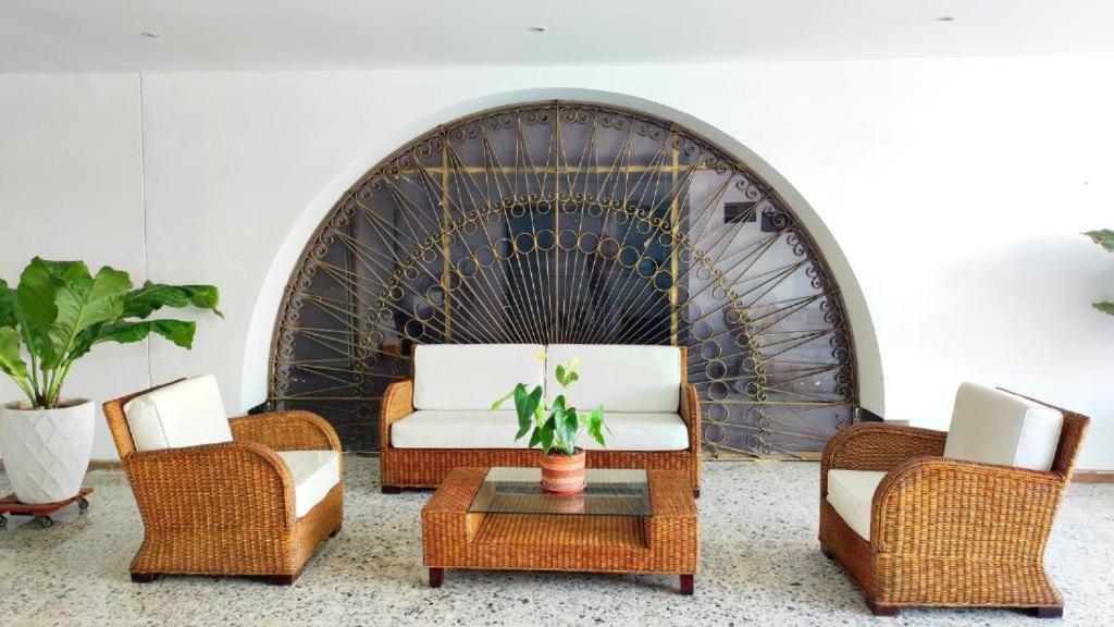Aparta-suites En Junto A La Playa