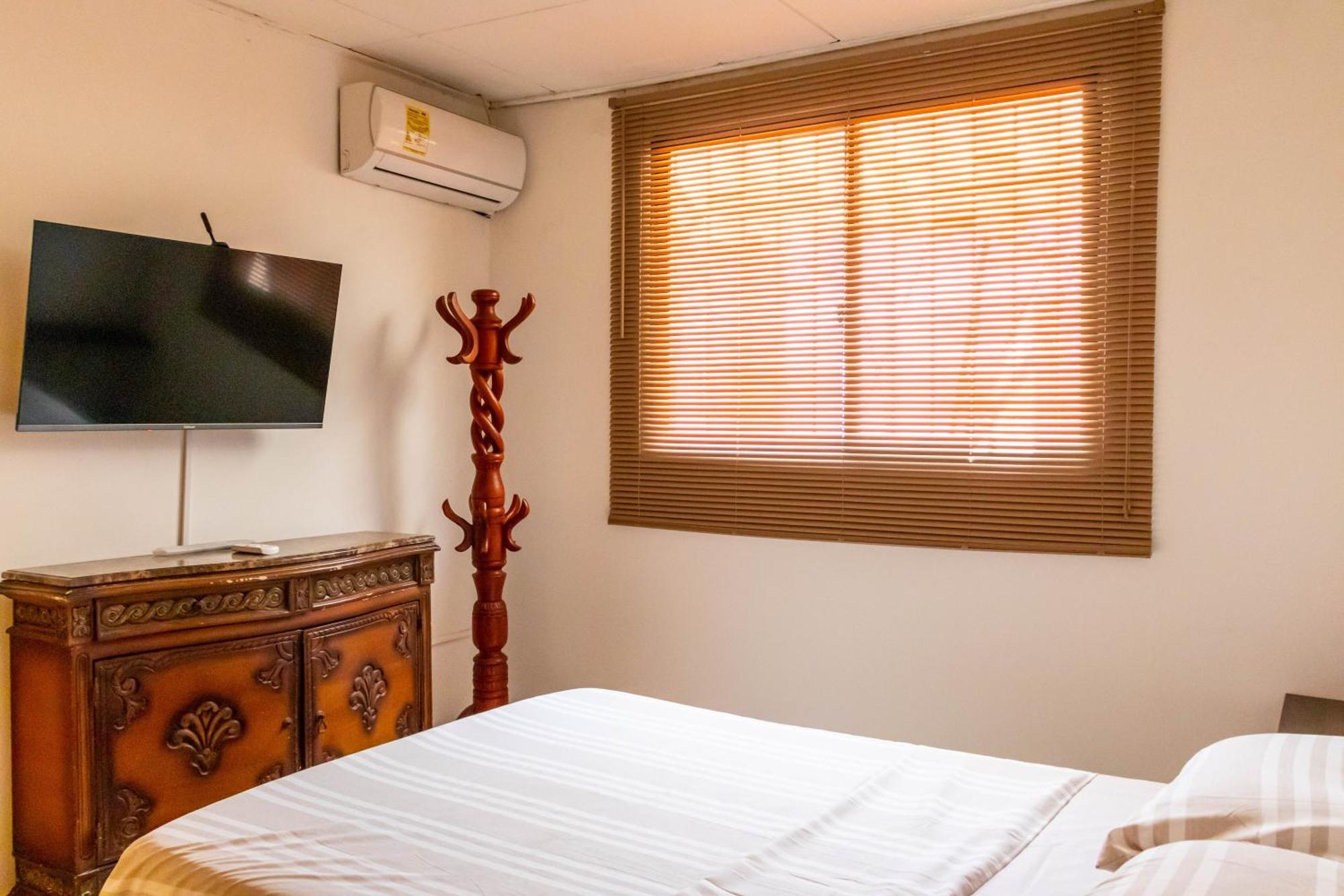 Familiar A Pocos Pasos De La Hermosa Bahia De Manga Apartamento