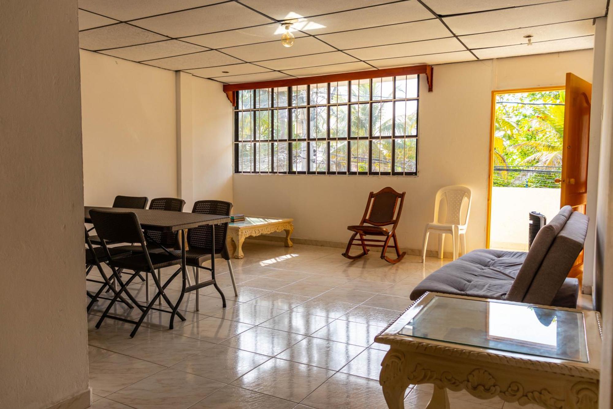 Familiar A Pocos Pasos De La Hermosa Bahia De Manga Apartamento
