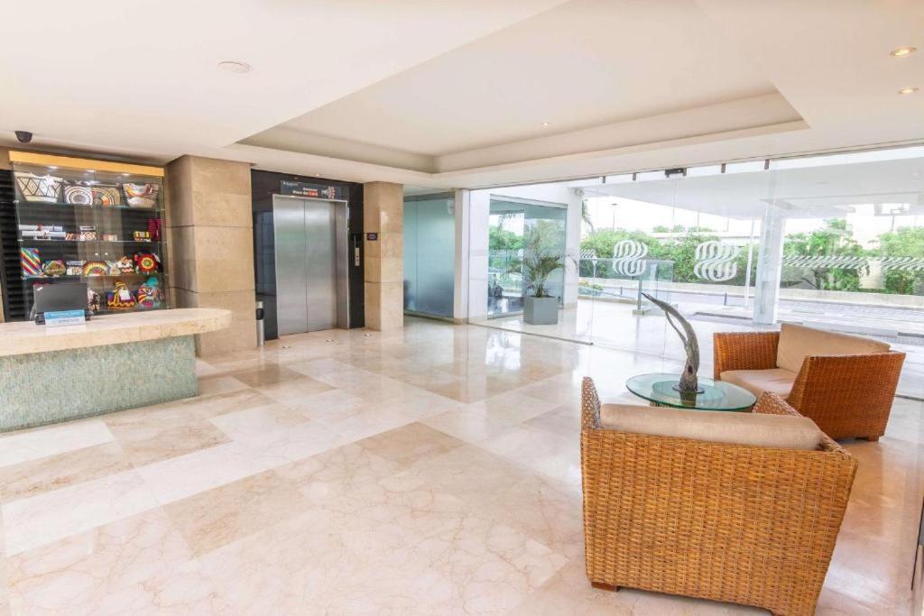 Cartagena, APARTAMENTO EN EDIFICIO CON SALIDA A LA PLAYA Apartamento