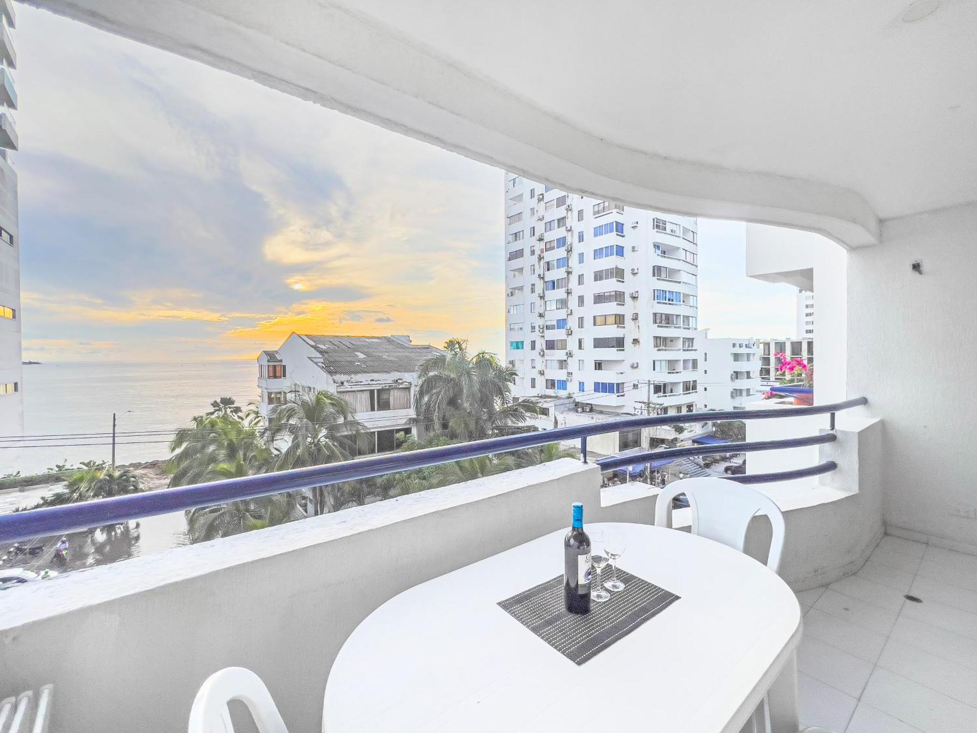 Tropical - Livin Colombia Apartment *