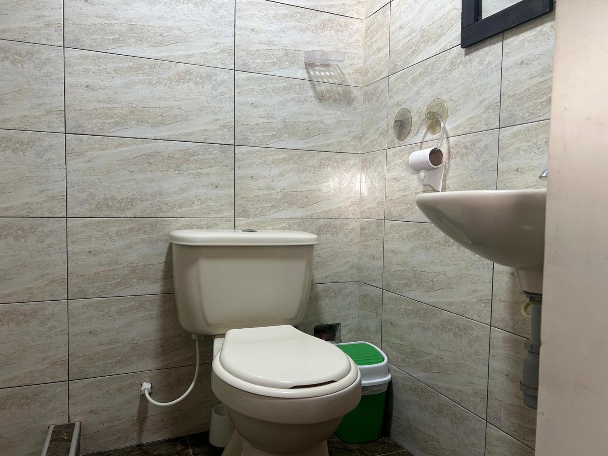 Garden Serenity Bunk With Private Bath Near Airport Homestay