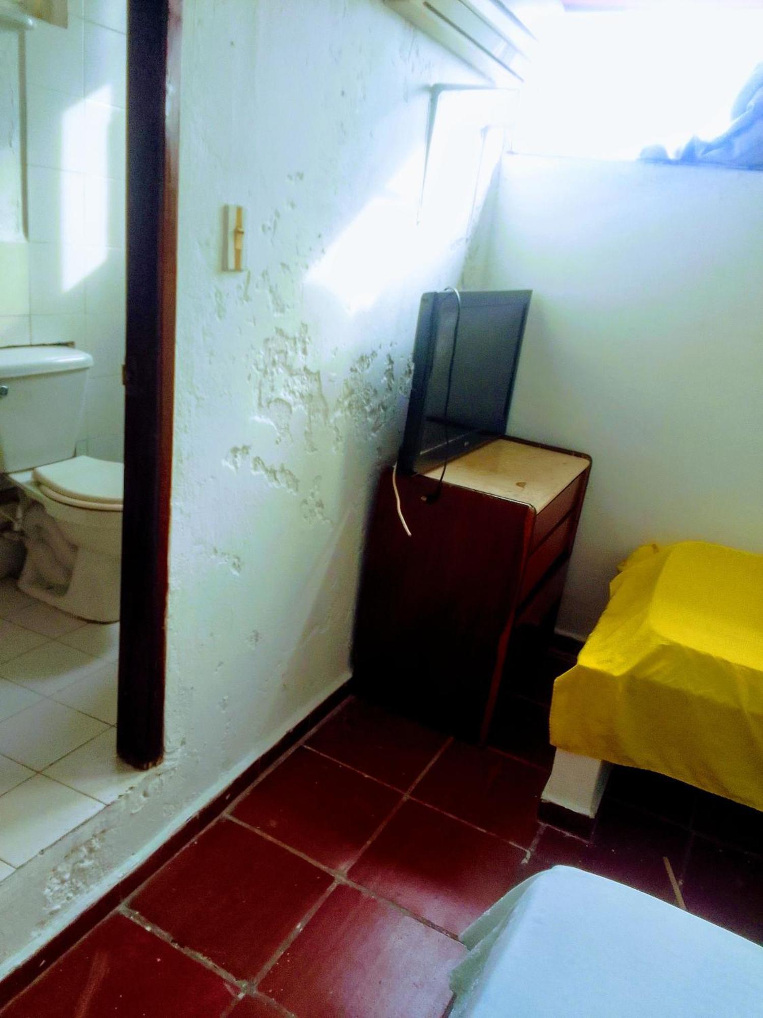 Rooftop Hostal Crisanto Luque Guest house *