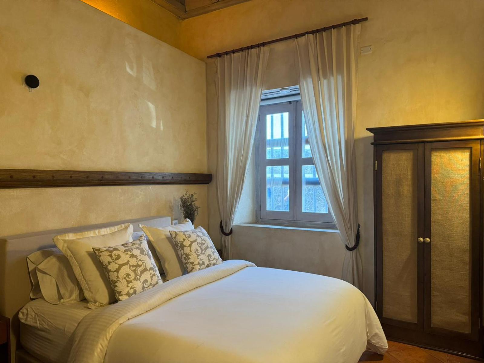 Moet Boutique Adutls Only 4*
