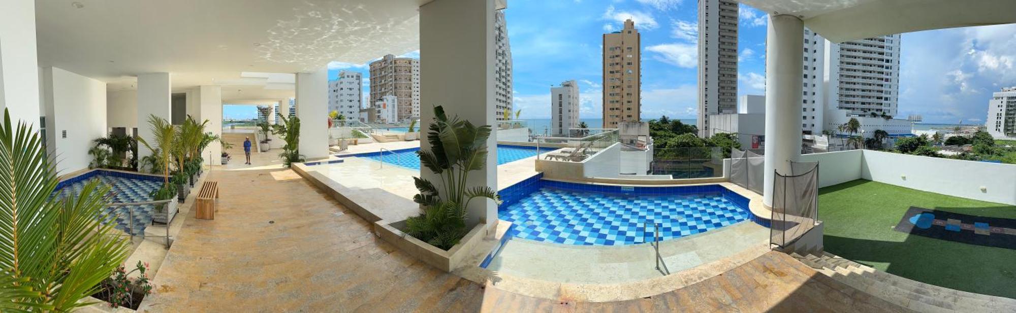 Apartment Modern 2 Story Penthouse, With Pool, & *