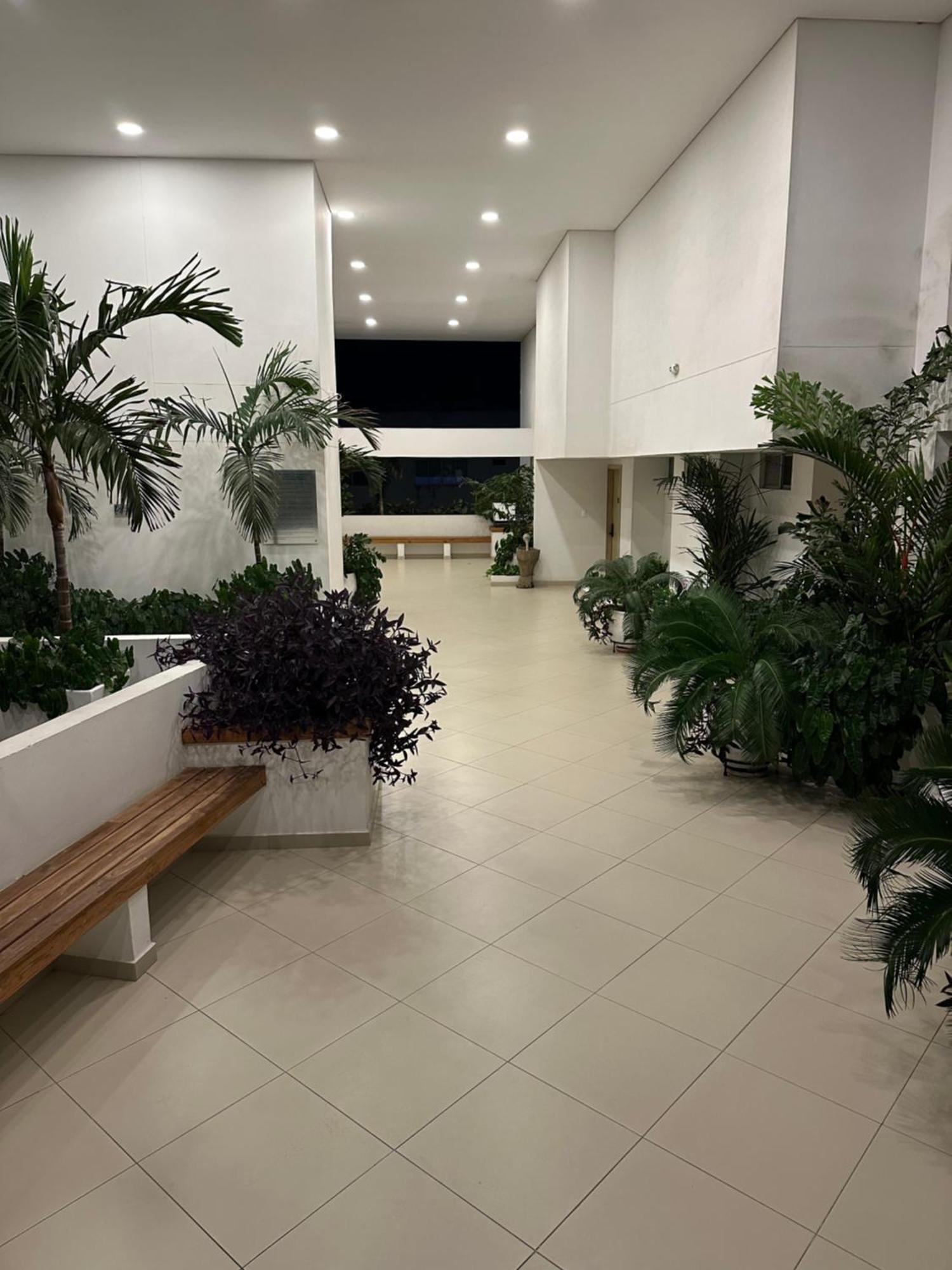Modern 2 Story Penthouse, With Pool, & Apartment *