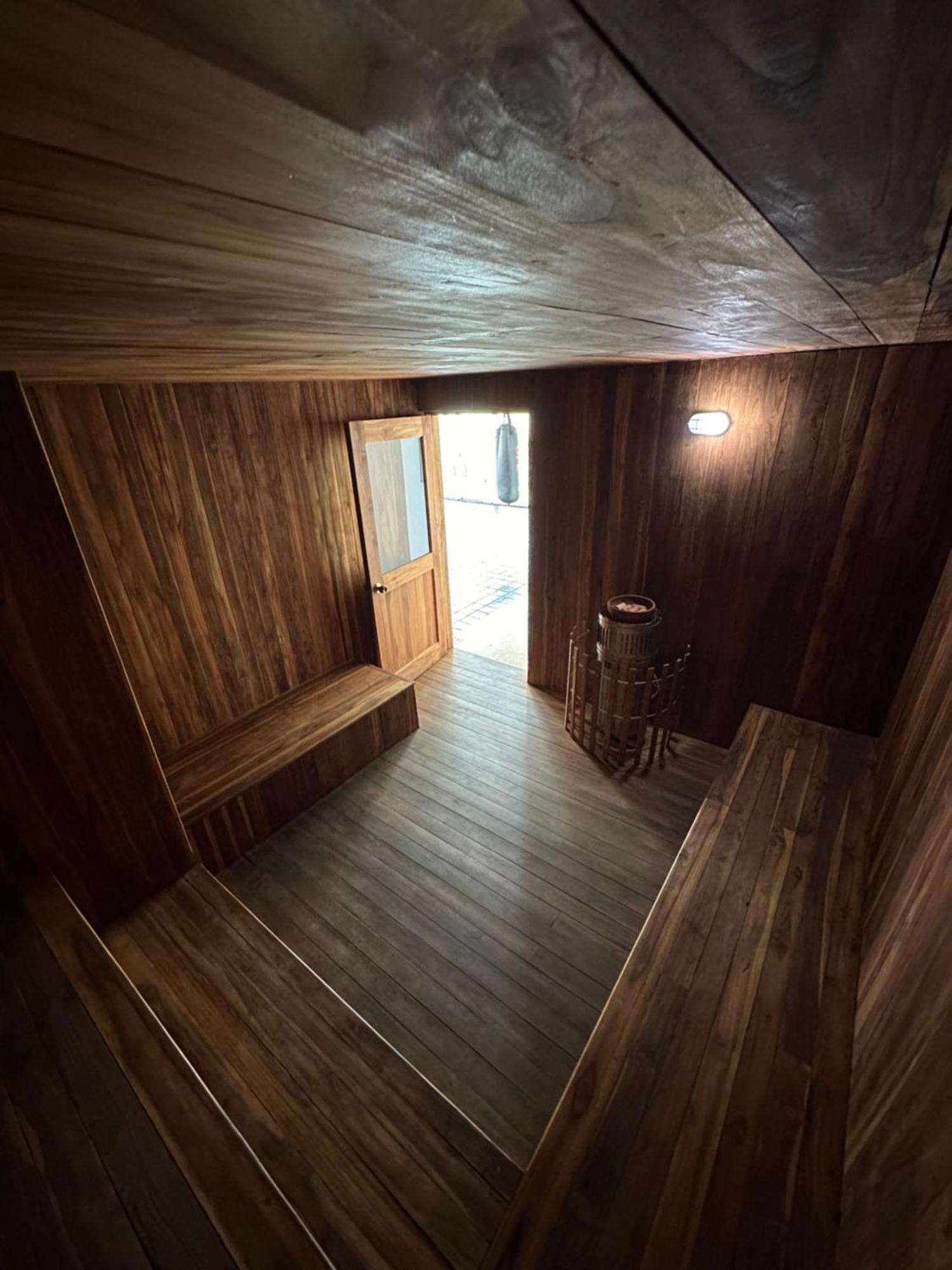 Apartment Modern 2 Story Penthouse, With Pool, & *