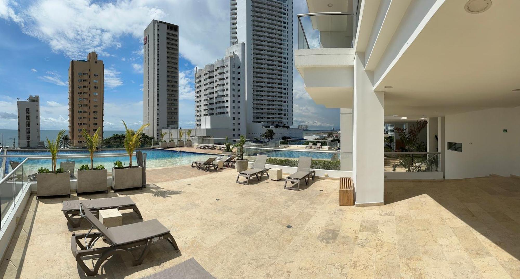 Modern 2 Story Penthouse, With Pool, & Apartment Cartagena