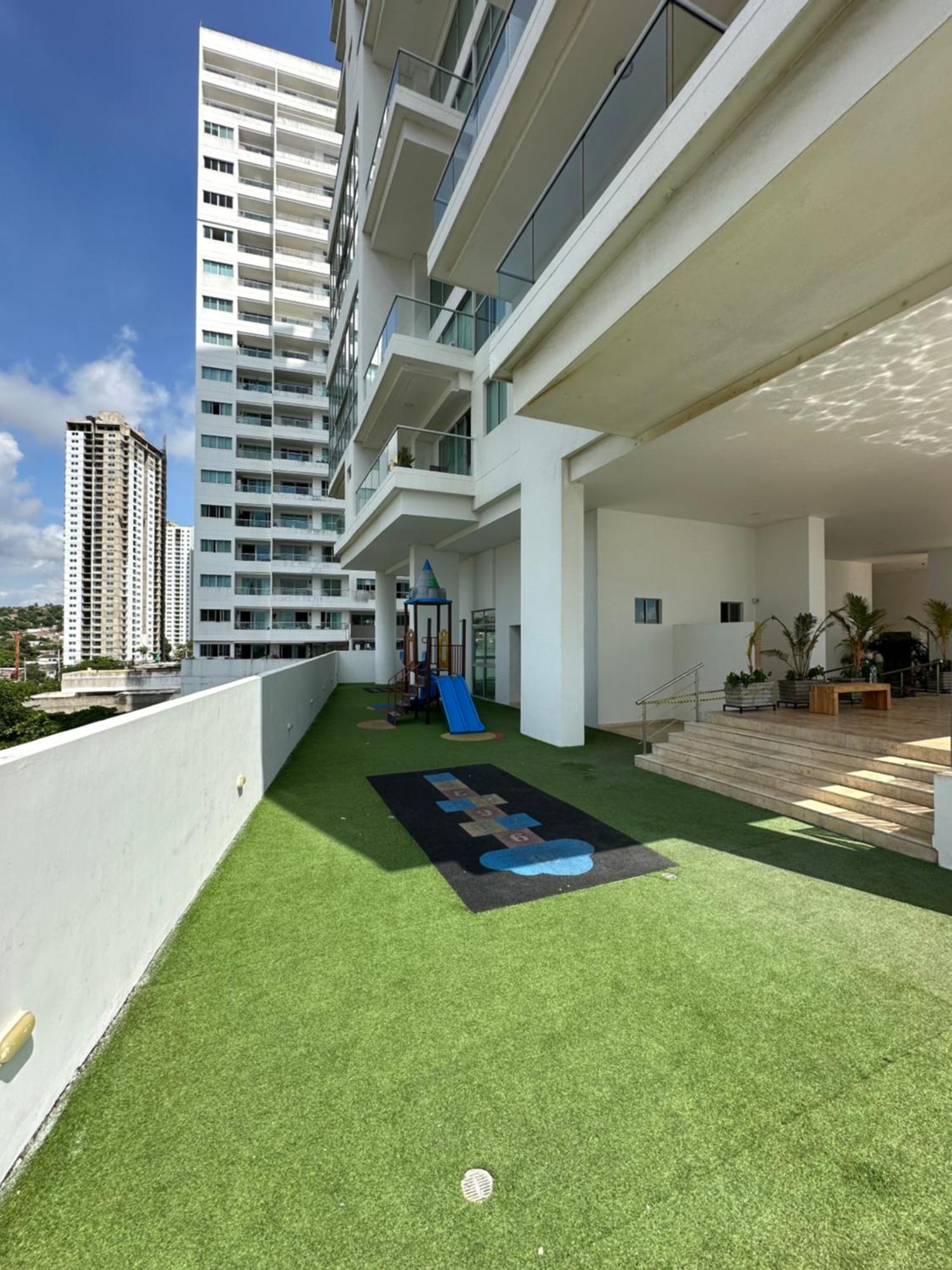 Modern 2 Story Penthouse, With Pool, & Apartment *