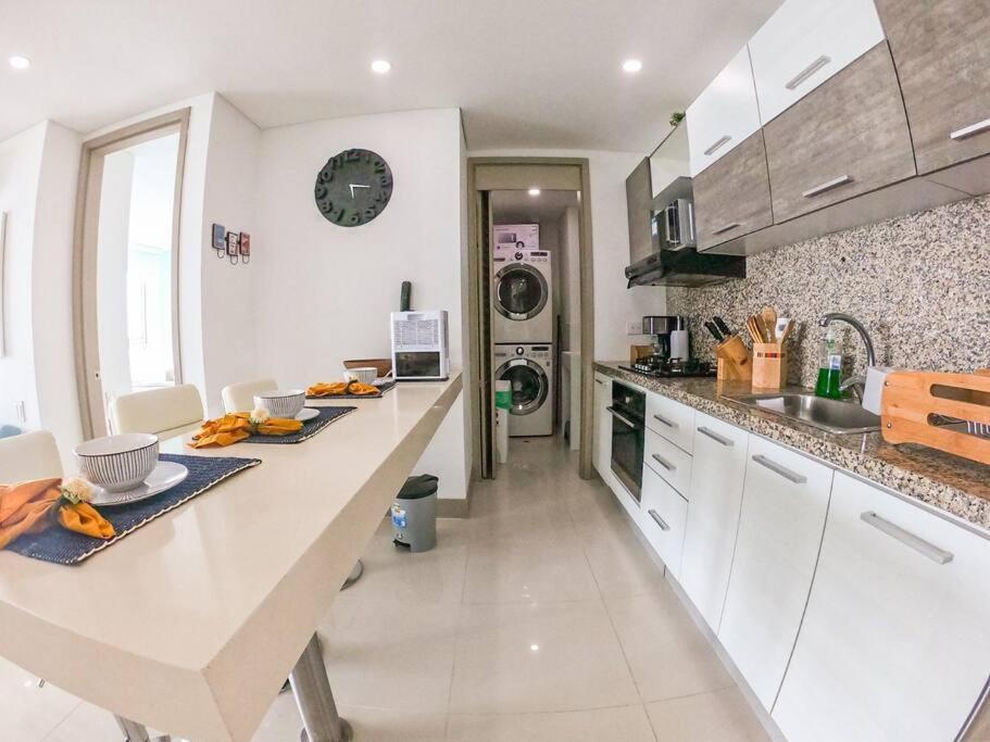 Phenomenal 2 Bedroom With Oceanview Balcony! Apartment