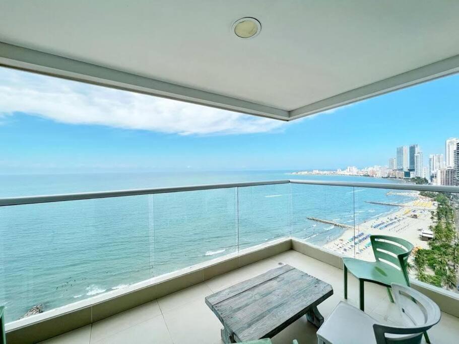 Apartment Phenomenal 2 Bedroom With Oceanview Balcony!