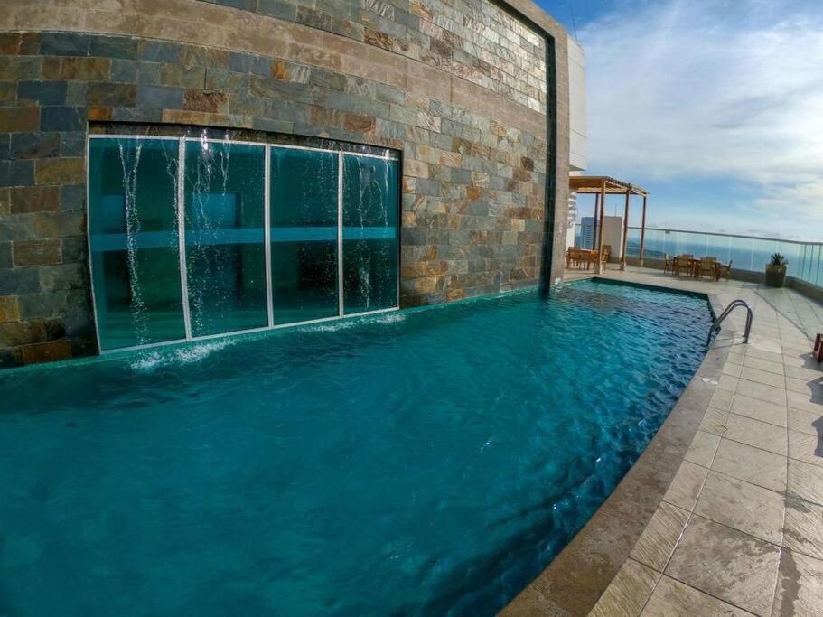 Phenomenal 2 Bedroom With Oceanview Balcony! *