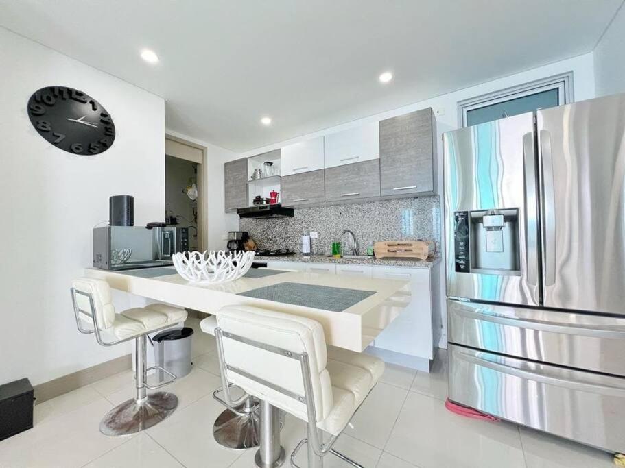 Phenomenal 2 Bedroom With Oceanview Balcony!