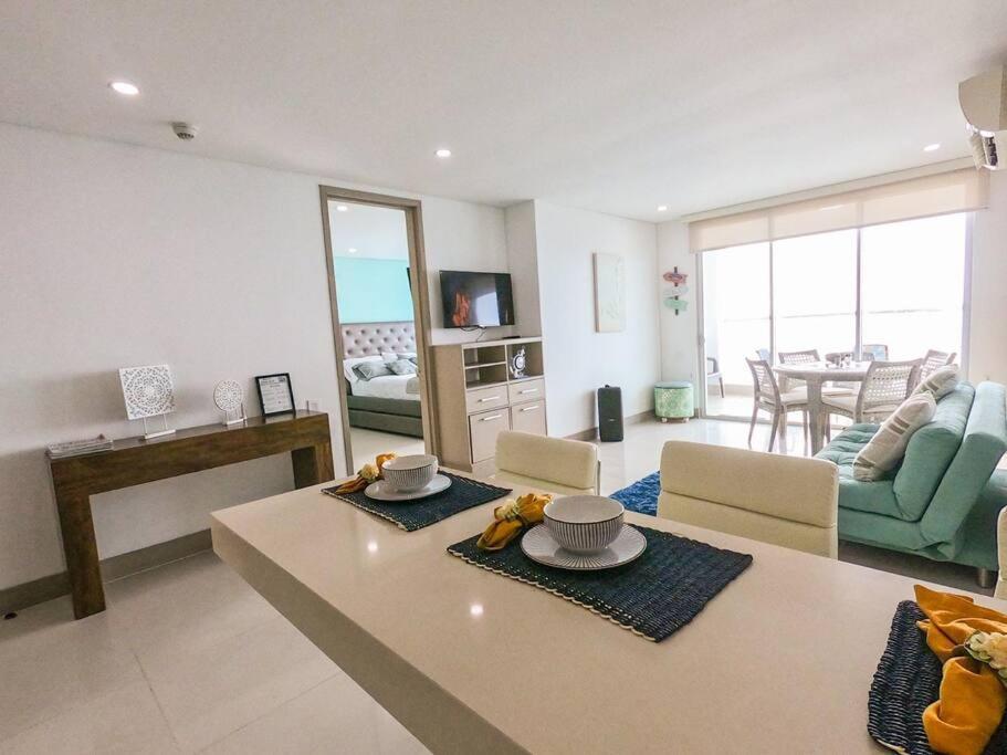 Phenomenal 2 Bedroom With Oceanview Balcony!