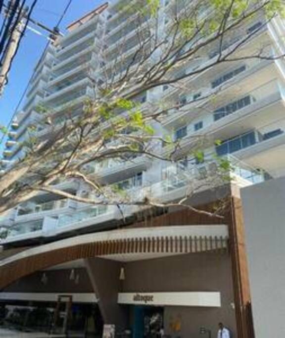 Indulge, Balcony Jacuzzi Apartment *