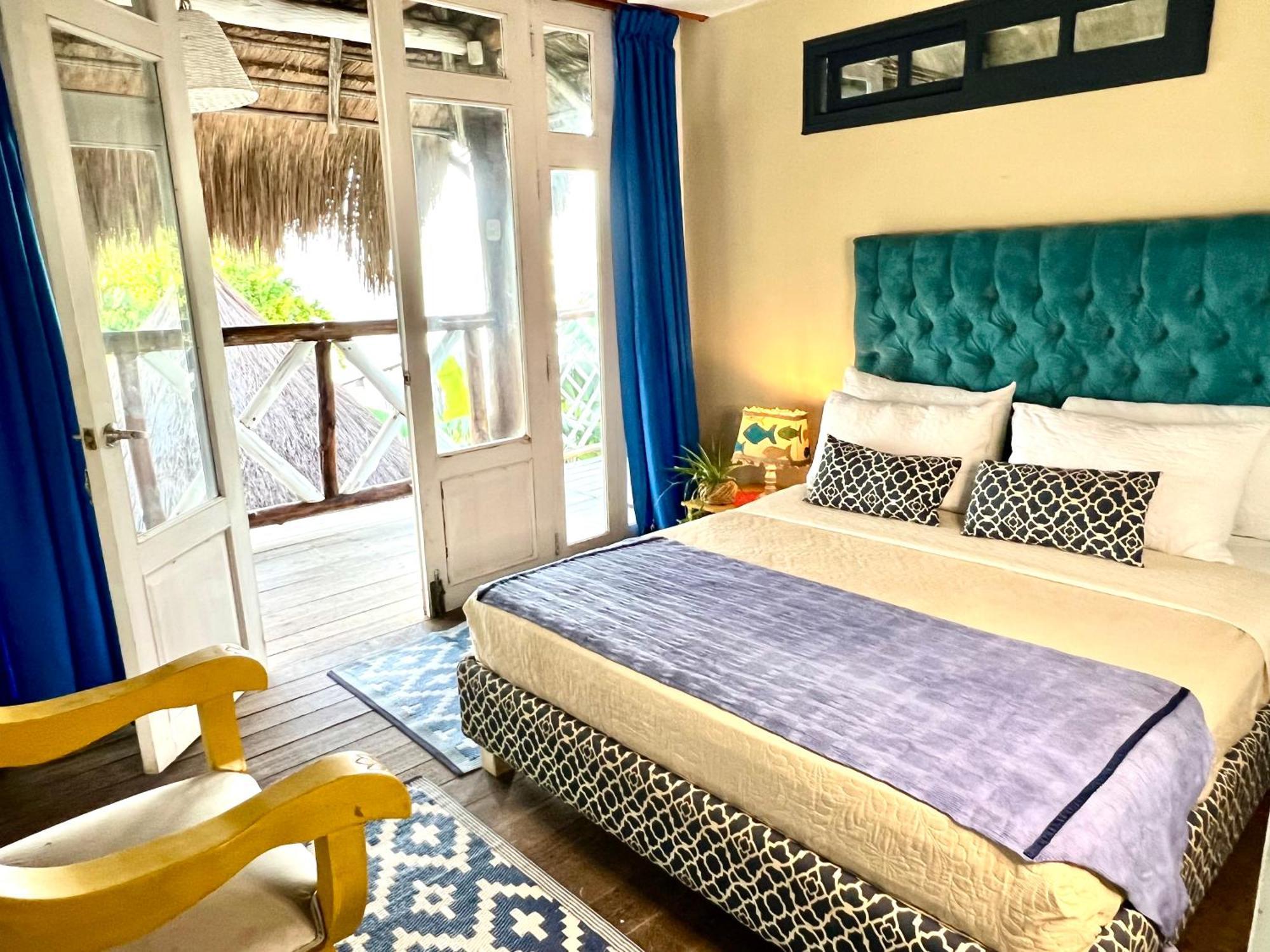 Mira Mira Hostel *