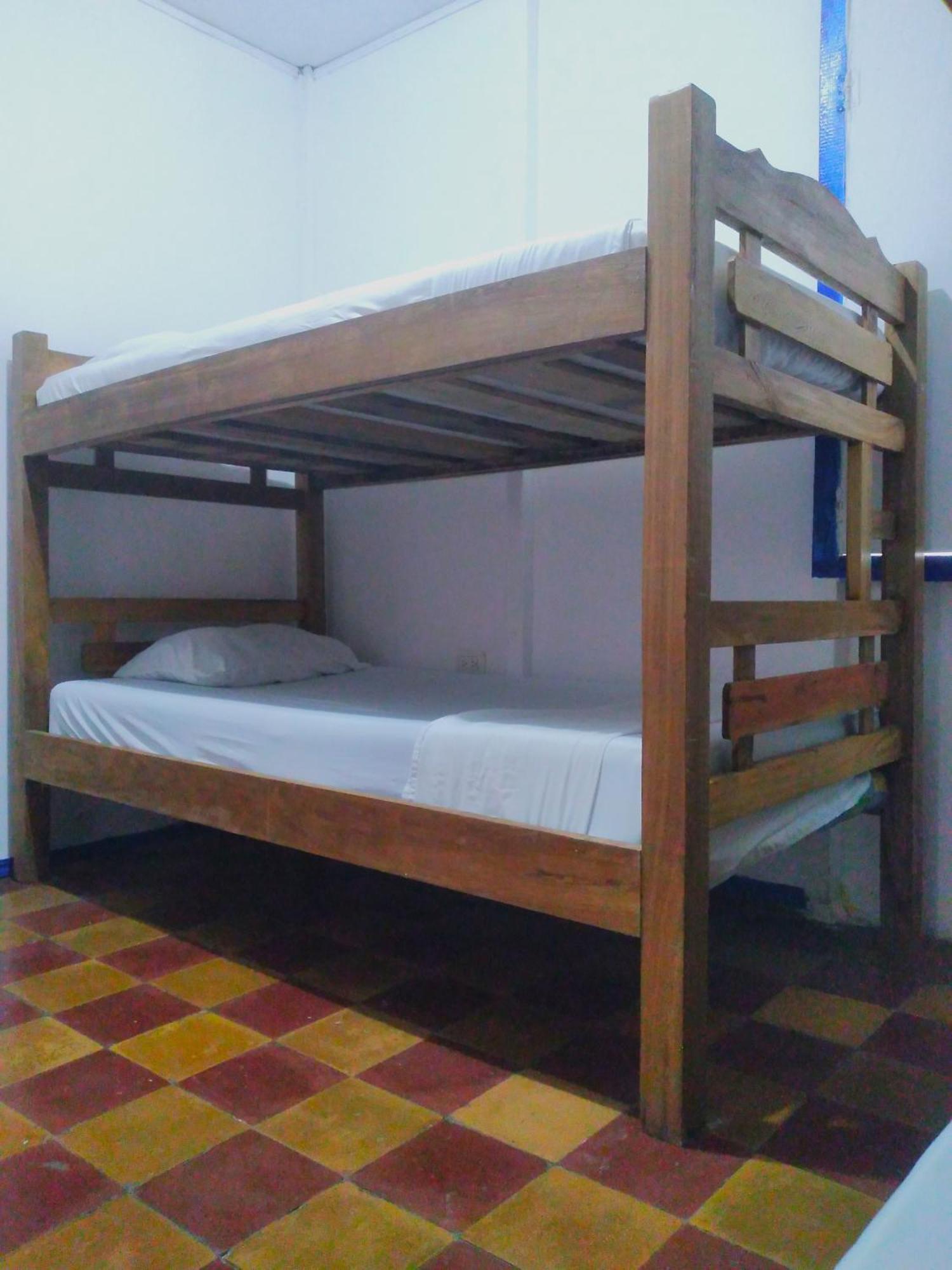 Hostel Hosting And Travel Services 420 Cartagena