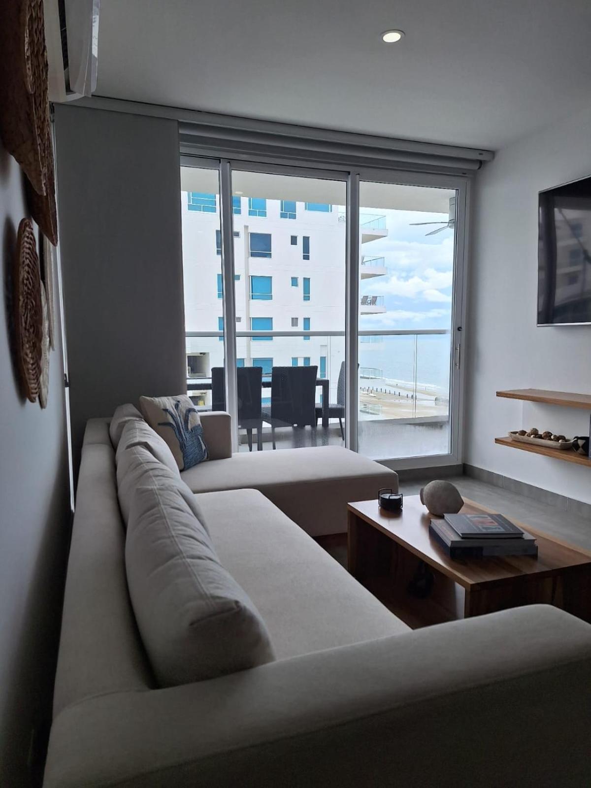 Beautiful, Remodeled In Building, Area Of Apartamento