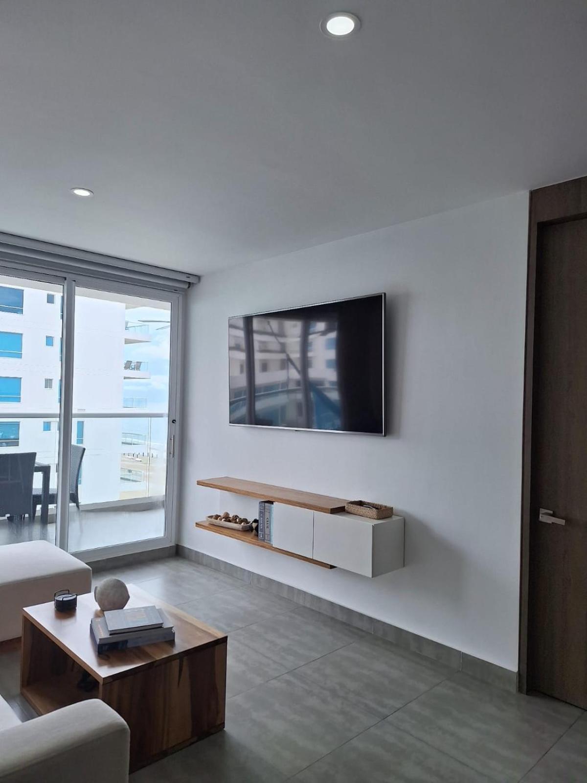 Beautiful, Remodeled In Building, Area Of Cartagena