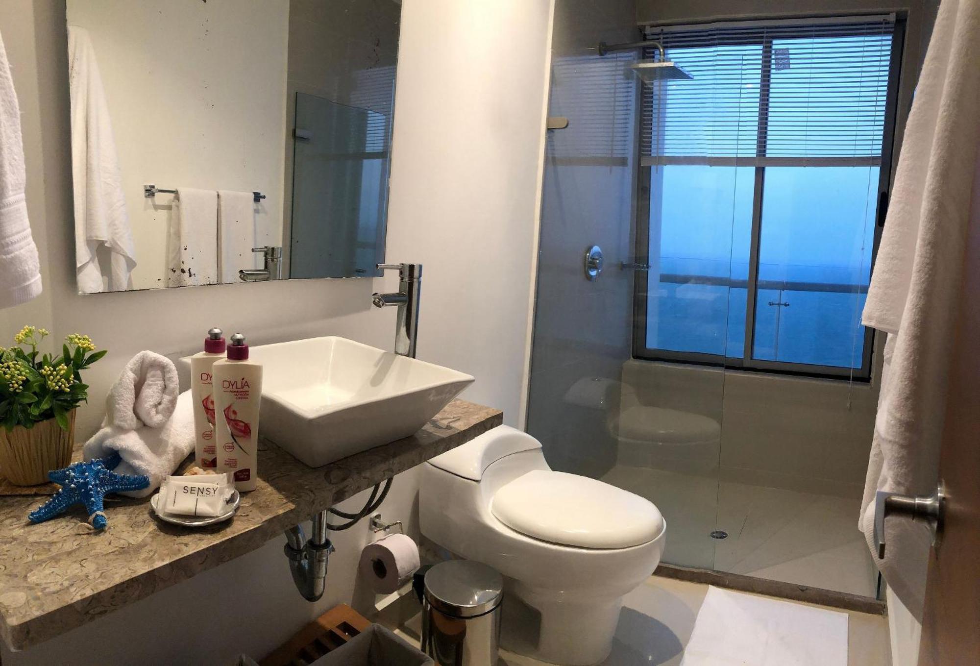 Vista De Ensueno Al Mar Bioseguridad Office Apartment Cartagena