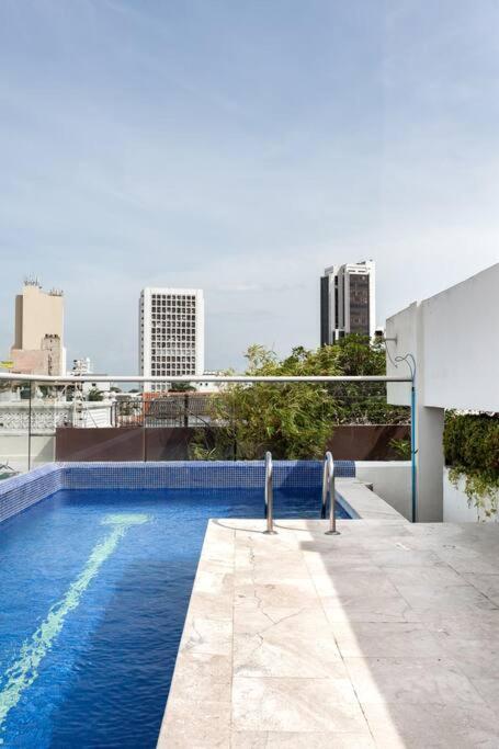 Location & Comfort In The Walled Apartment
