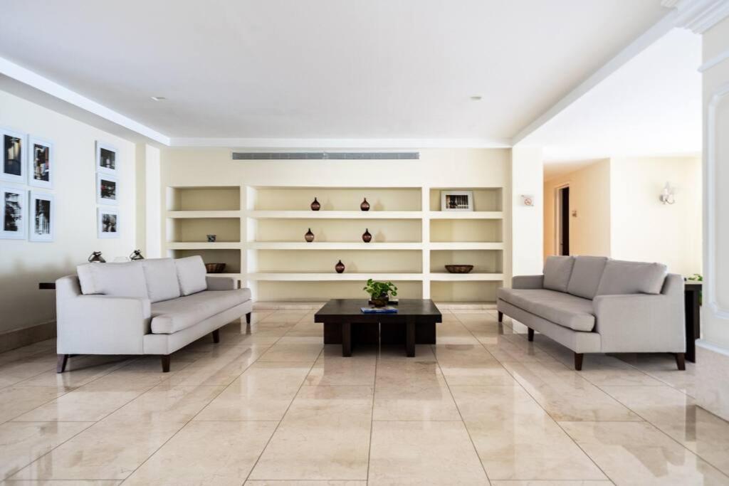 Location & Comfort In The Walled Apartment