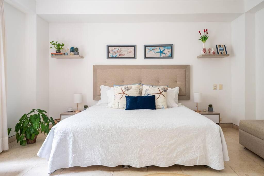 Location & Comfort In The Walled Apartment Cartagena