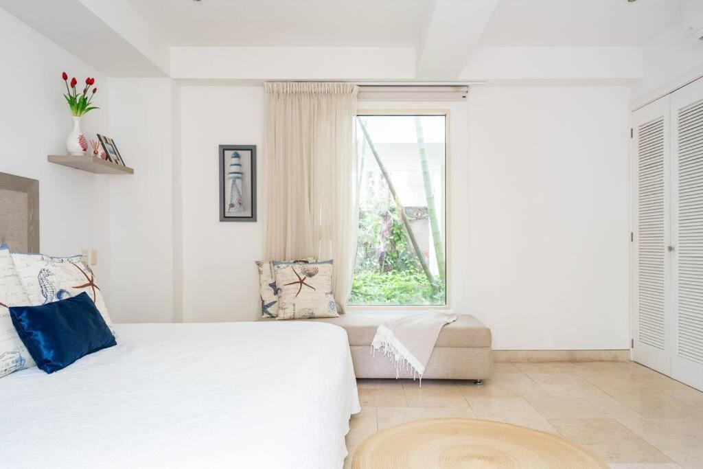Location & Comfort In The Walled Apartment