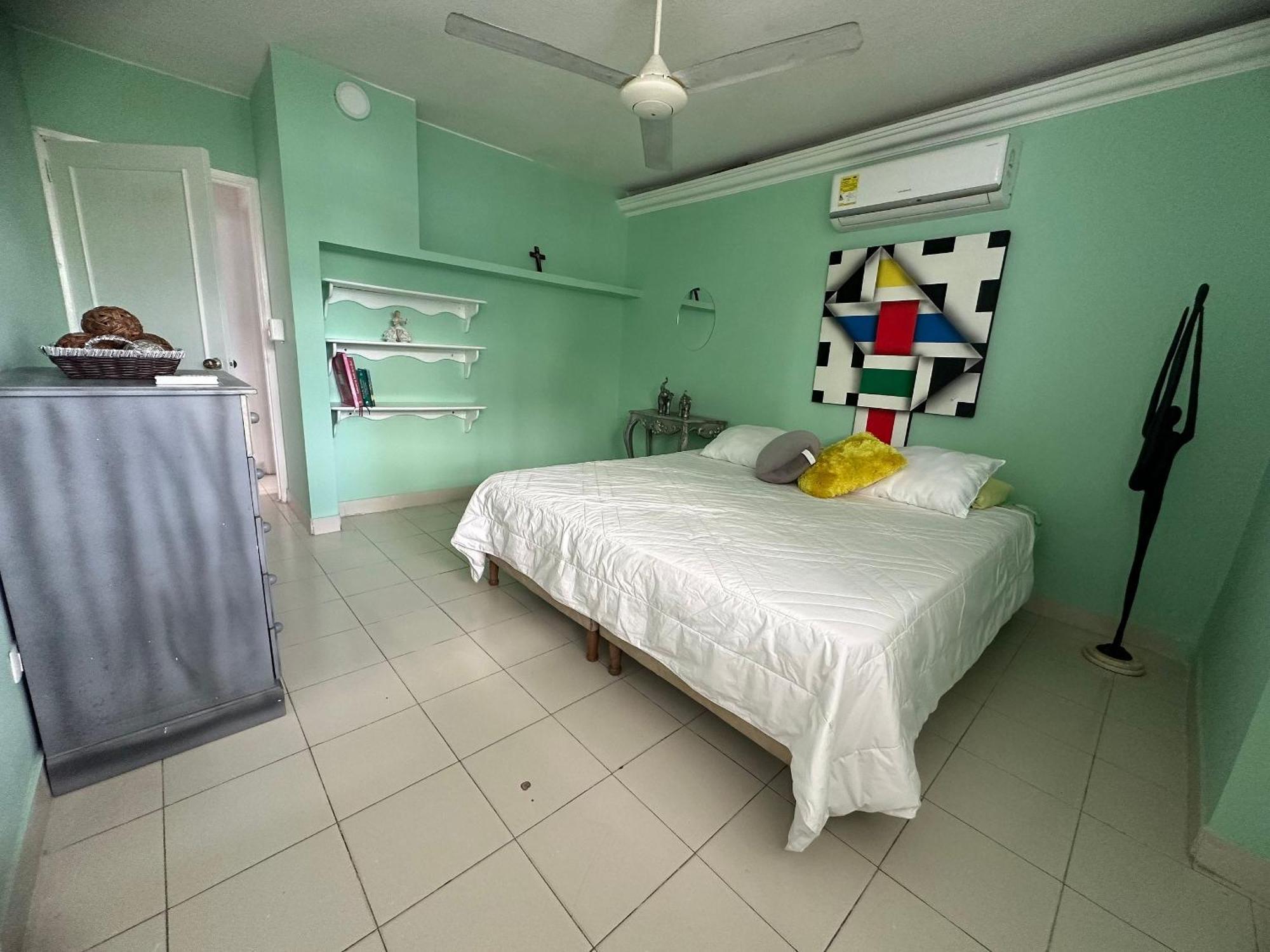 Apartamento Amplios Con Salida Directa Al Mar En Laguito Cartagena