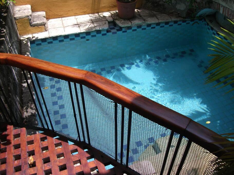 Charming Colonial With Pool, Walled Holiday home *