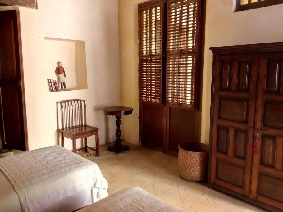 Charming Colonial With Pool, Walled Holiday home