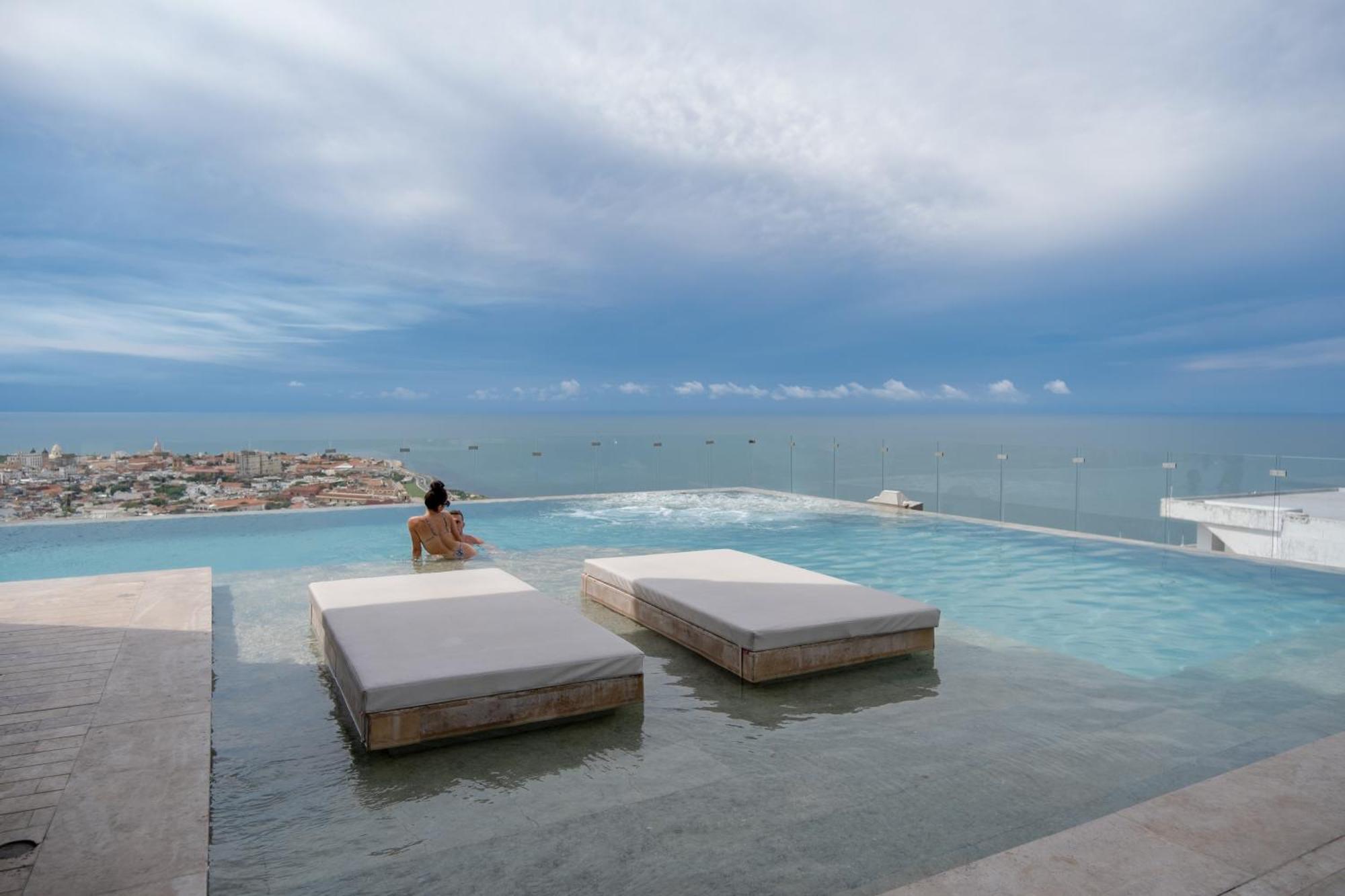 Luxury Oceanfront In Centro Apartment