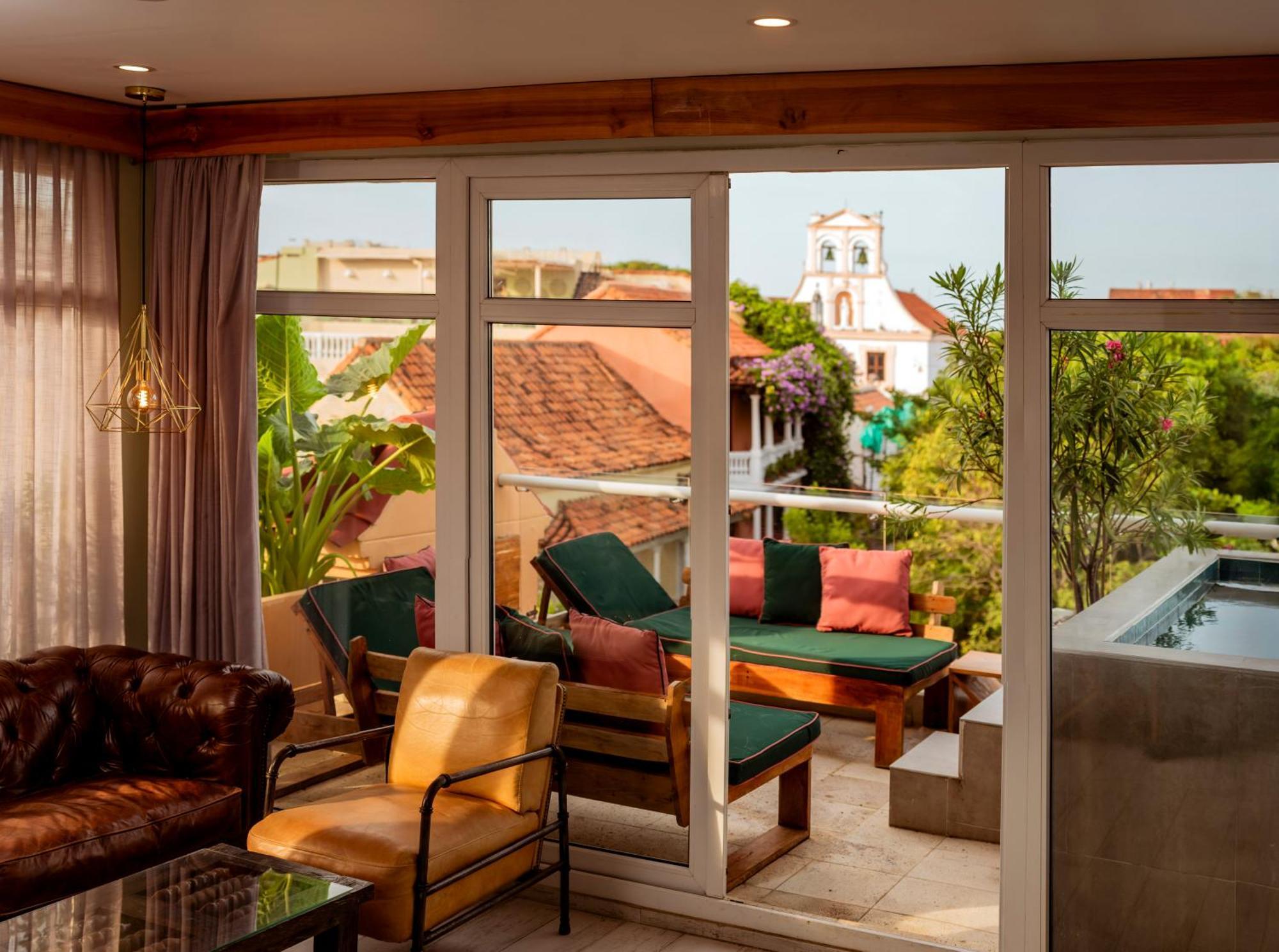 Townhouse Boutique Hotel 4*