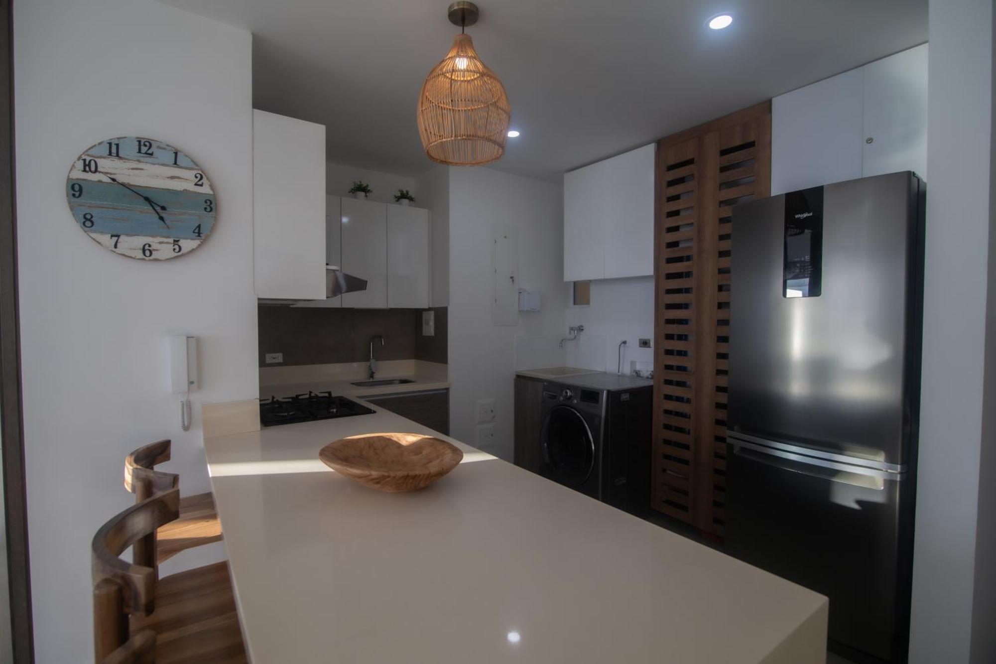 Apartamento Beautiful, Remodeled In Building, Area Of *
