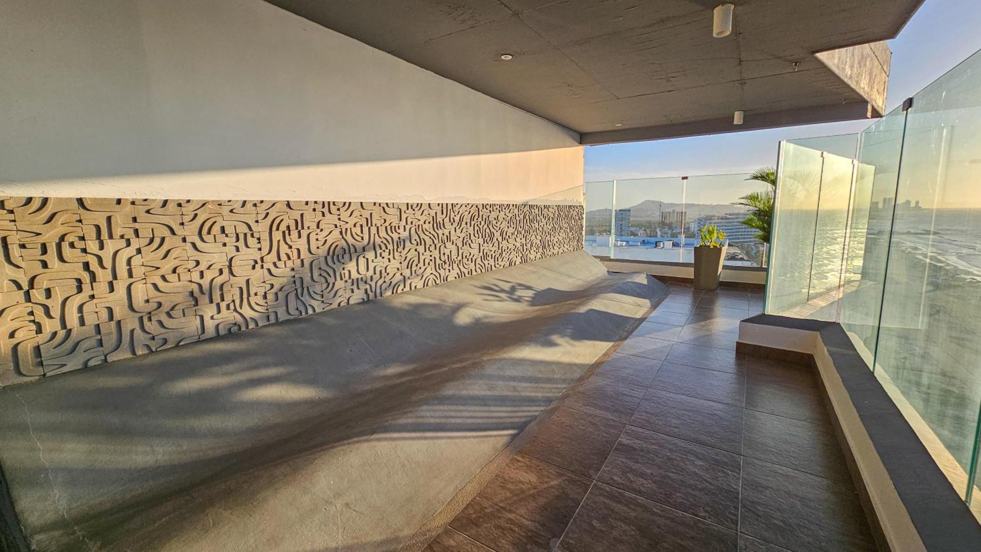 Beautiful, Remodeled In Building, Area Of *