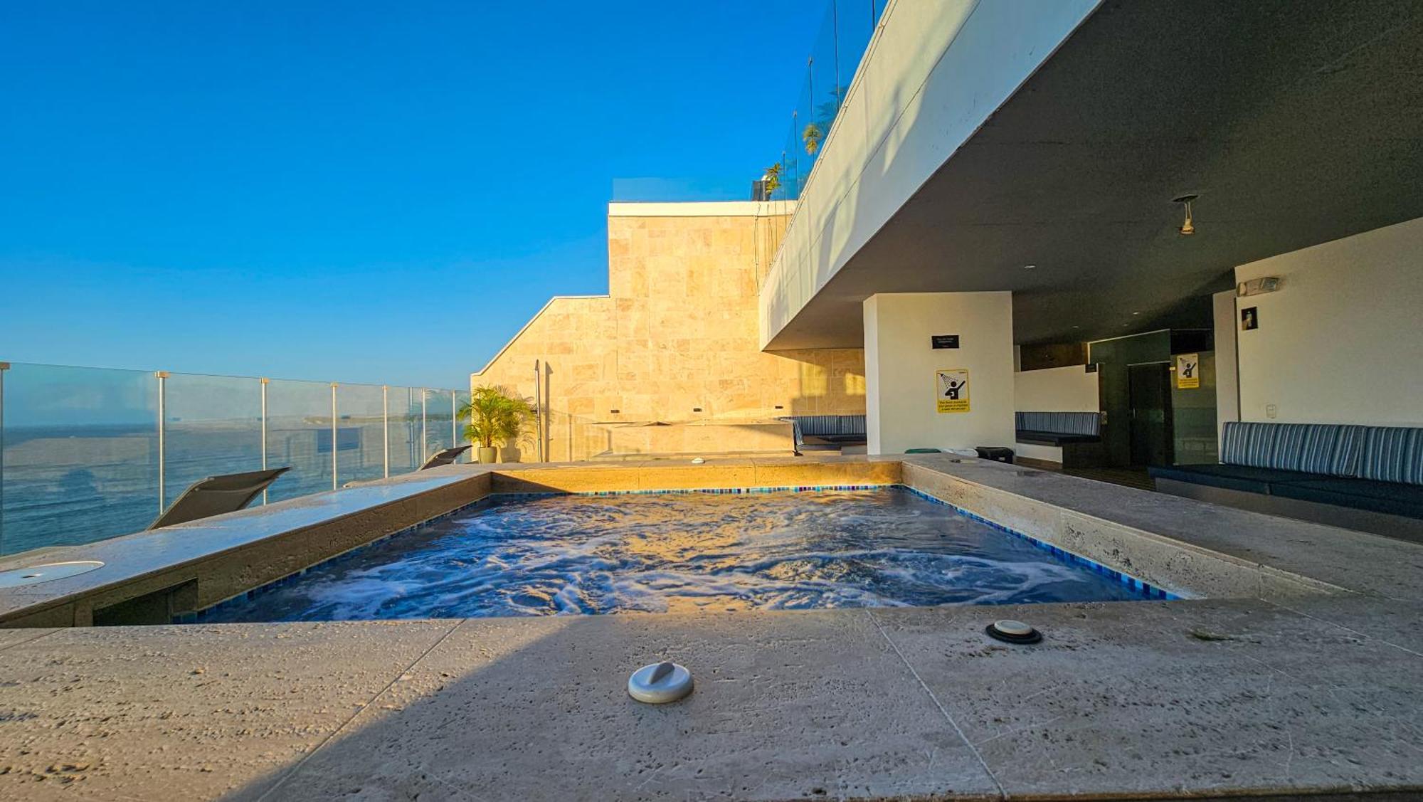 Beautiful, Remodeled In Building, Area Of Apartamento Cartagena