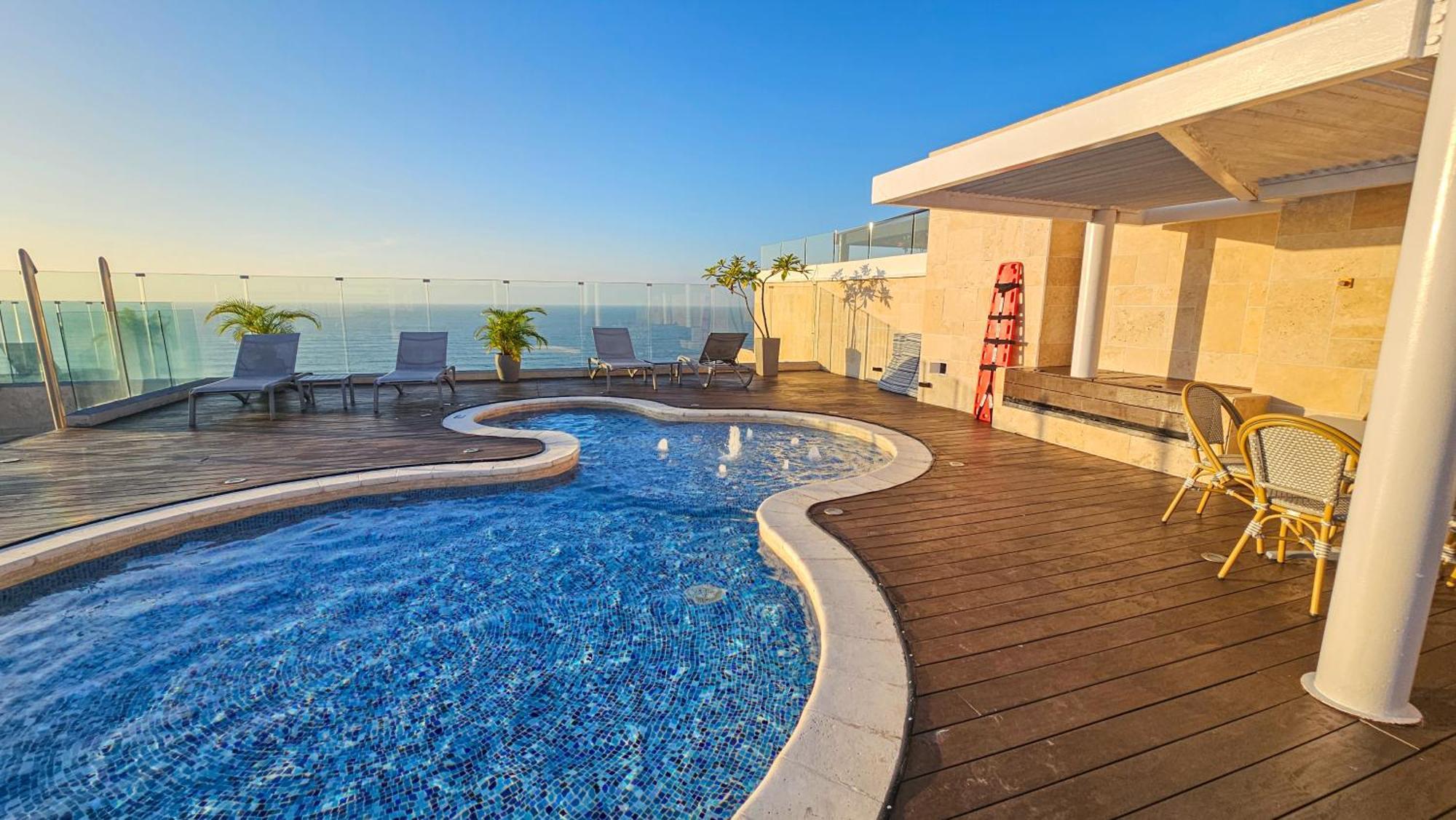 Beautiful, Remodeled In Building, Area Of *