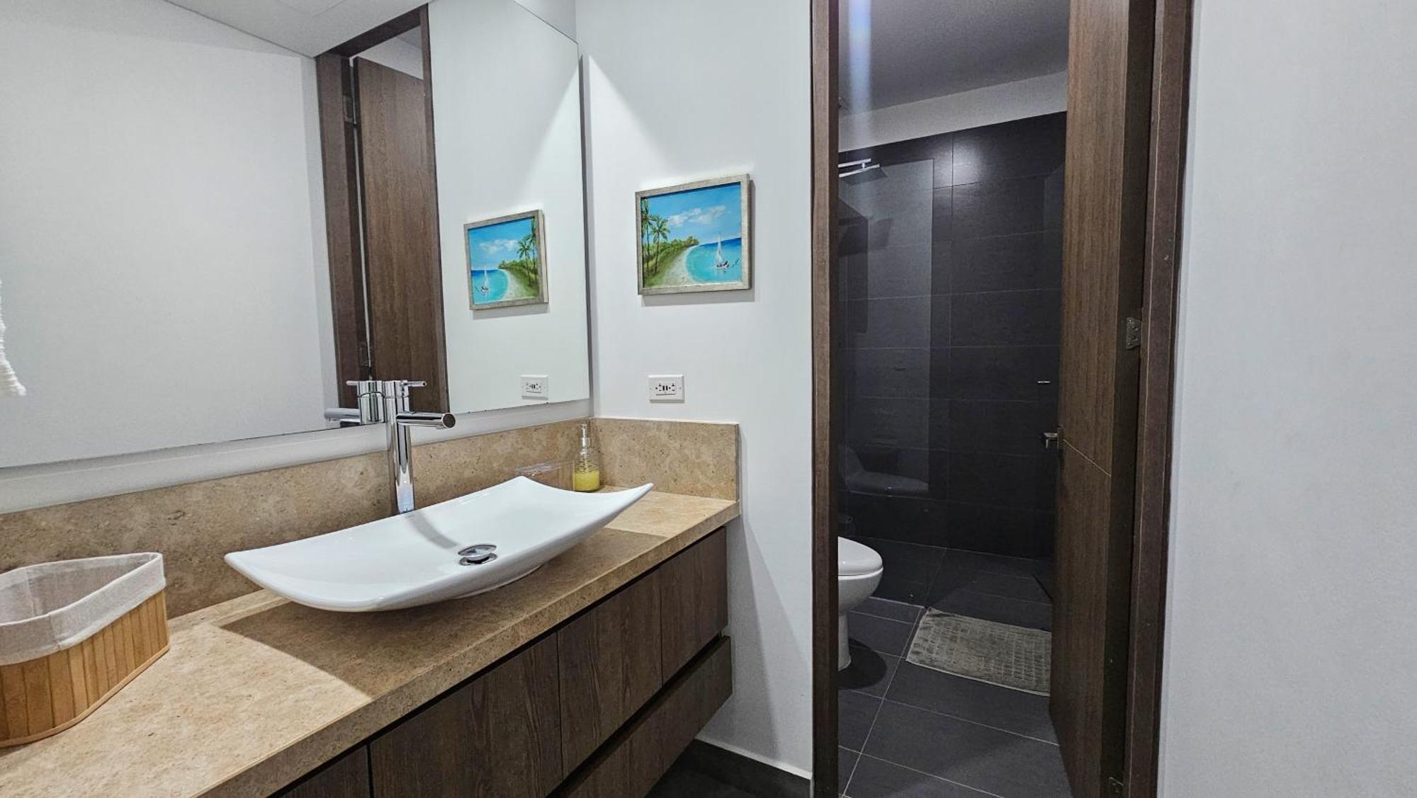 Beautiful, Remodeled In Building, Area Of Apartamento *