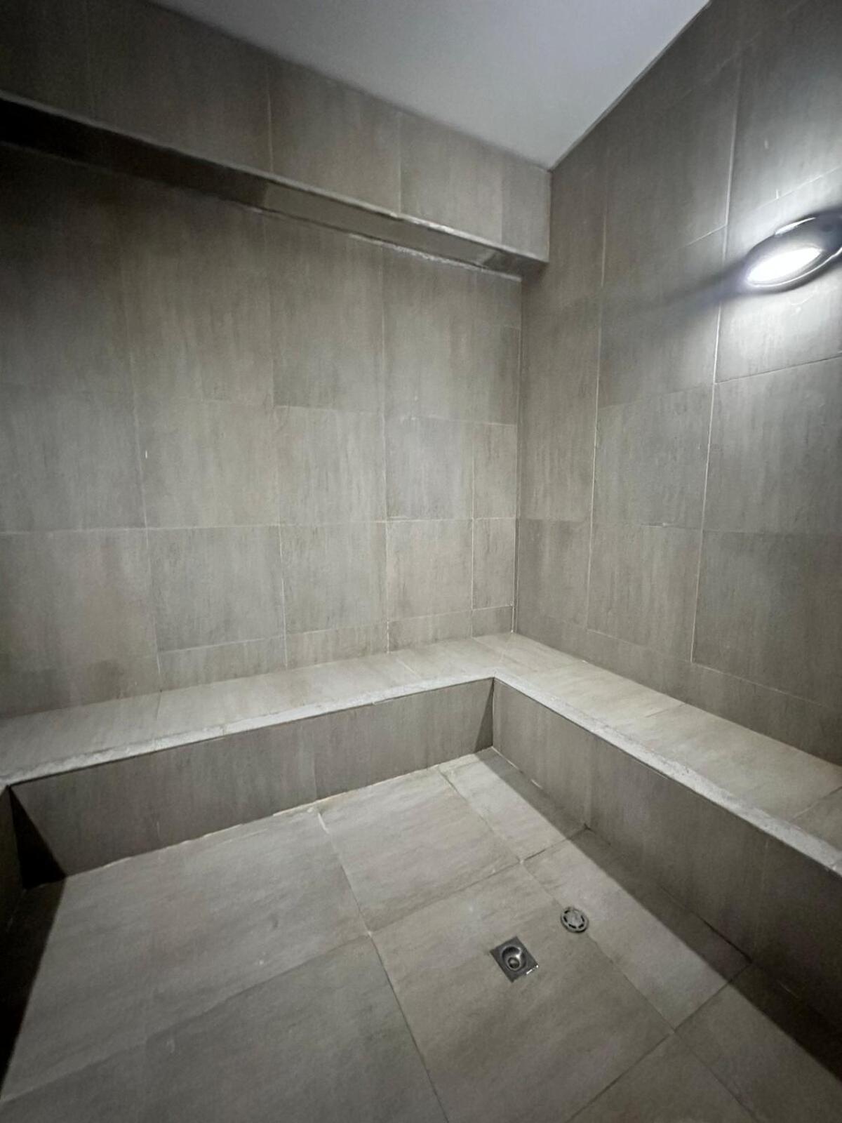 Apartment Mc 1303- Front Apt- Morros Location *