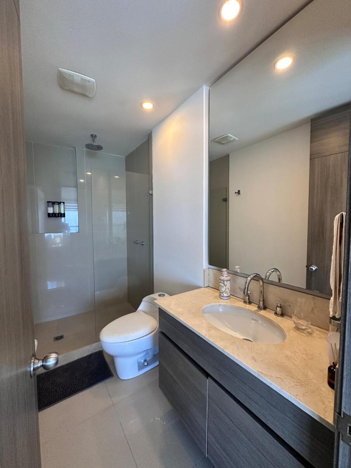 Apartment Mc 1303- Front Apt- Morros Location