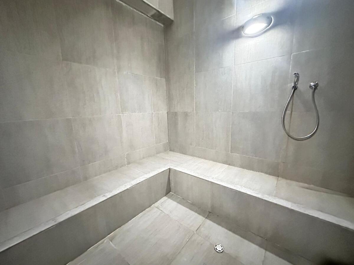 Apartment Mc 1303- Front Apt- Morros Location *