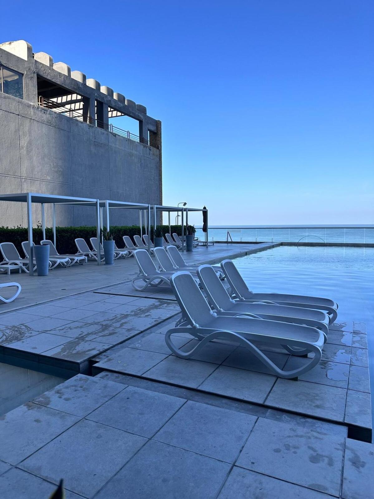 Mc 1303- Front Apt- Morros Location *