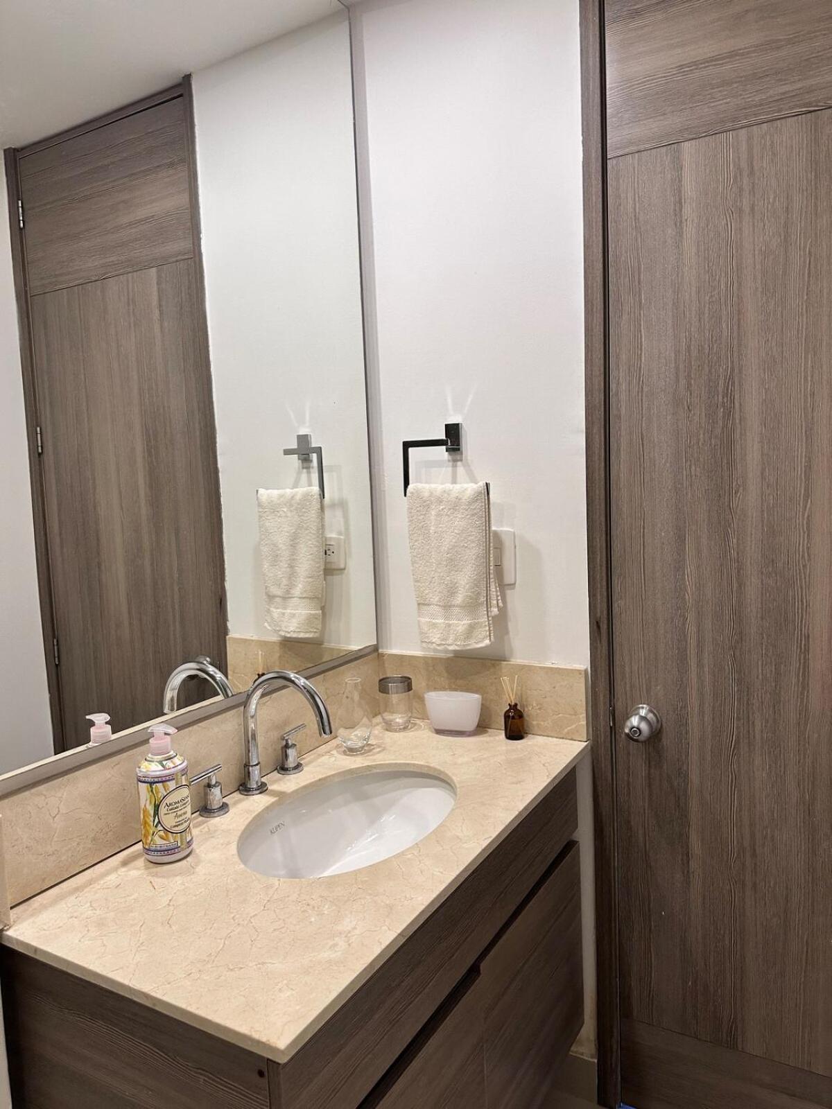 Apartment Mc 1303- Front Apt- Morros Location *