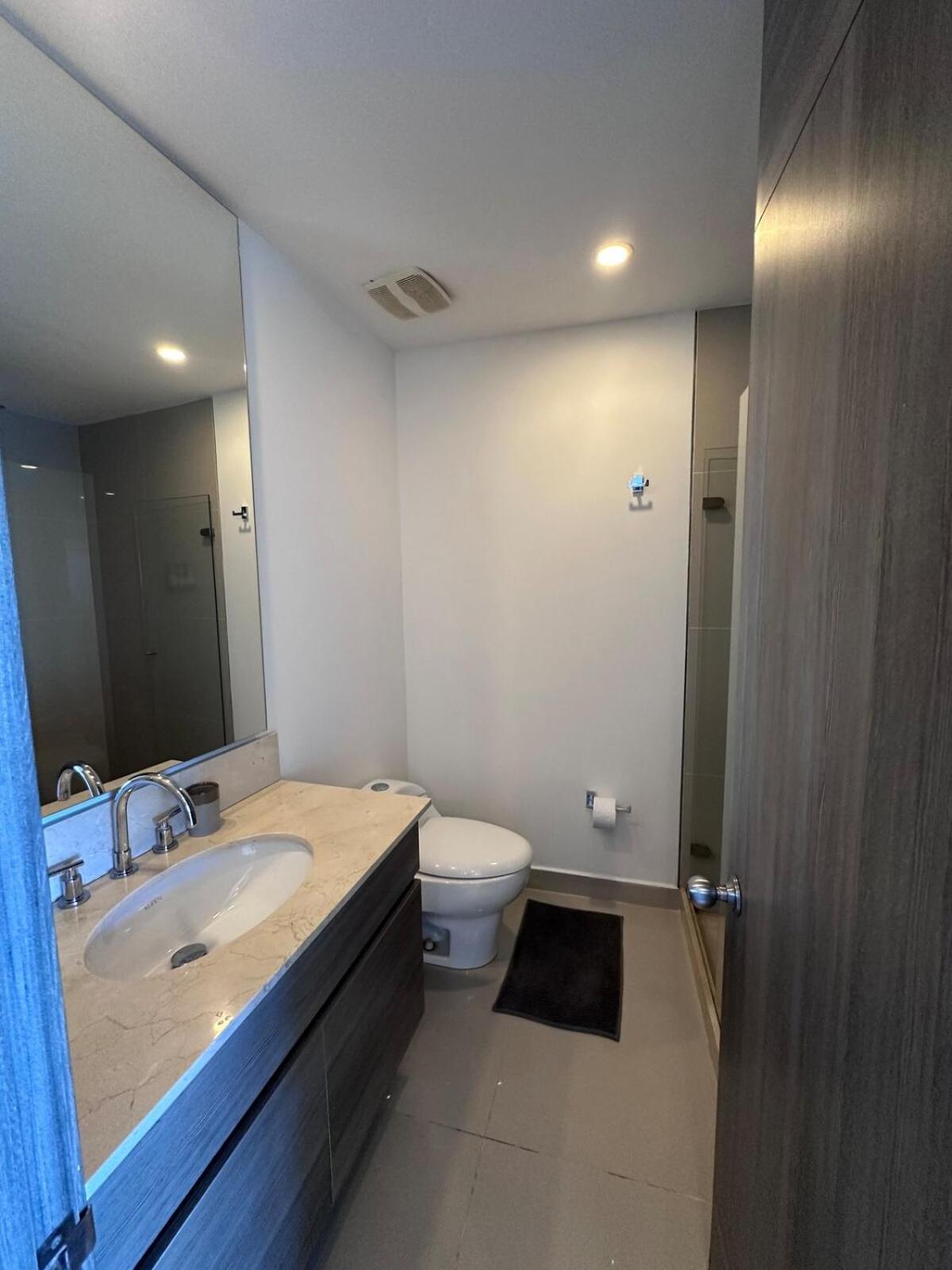 Apartment Mc 1303- Front Apt- Morros Location *