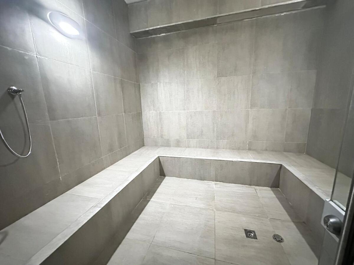 Apartment Mc 1303- Front Apt- Morros Location *